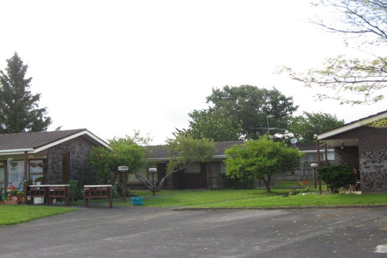 Photo of property in 12 Challen Close, Conifer Grove, Takanini, 2112