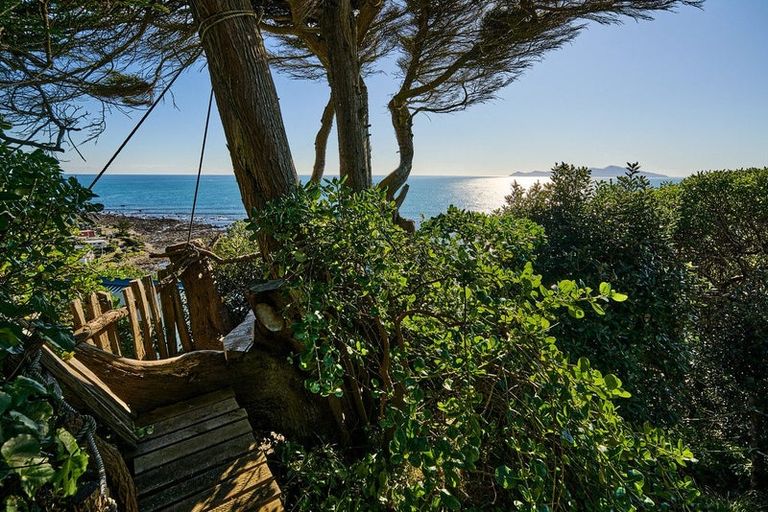 Photo of property in 43 Haunui Road, Pukerua Bay, 5026