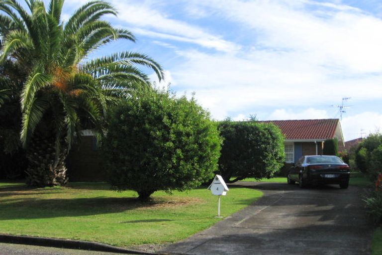 Photo of property in 4 Arthur Grove, Waikanae, 5036