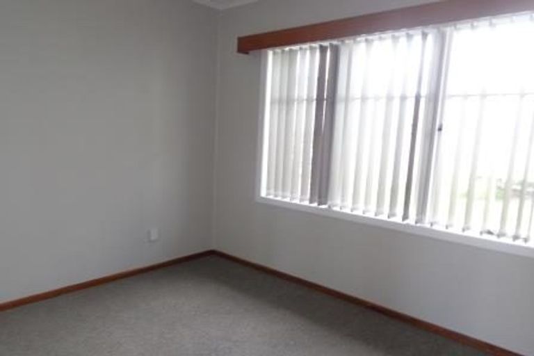Photo of property in 11 Essex Street, Te Atatu South, Auckland, 0610