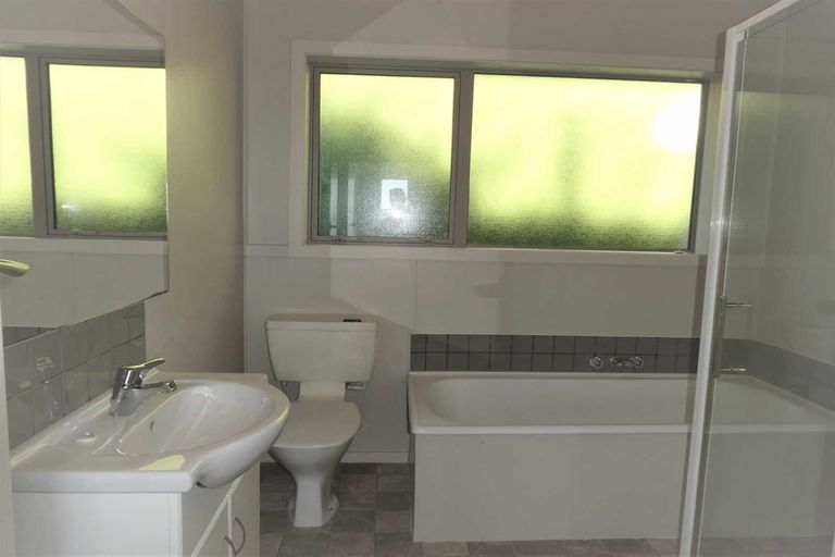 Photo of property in 1/98 Moncks Spur Road, Redcliffs, Christchurch, 8081