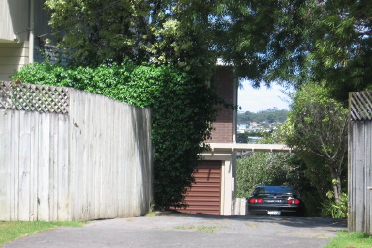 Photo of property in 2/26 Knights Road, Rothesay Bay, Auckland, 0630