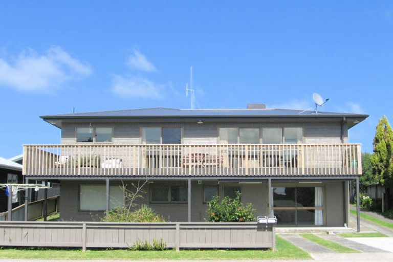 Photo of property in 1050 Papamoa Beach Road, Papamoa Beach, Papamoa, 3118