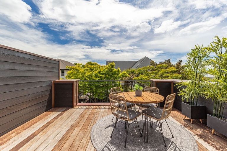 Photo of property in 93 Holly Road, St Albans, Christchurch, 8014