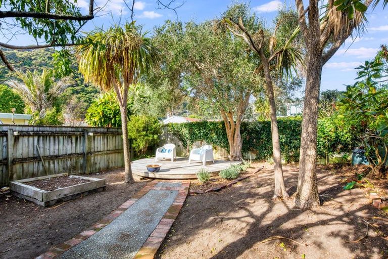 Photo of property in 27 Hinau Street, Eastbourne, Lower Hutt, 5013