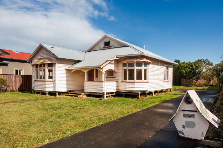 Photo of property in 11 Rosalie Terrace, Kelvin Grove, Palmerston North, 4414