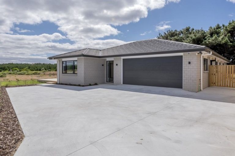 Photo of property in 13 Oxnam Place, Foxton Beach, Foxton, 4815