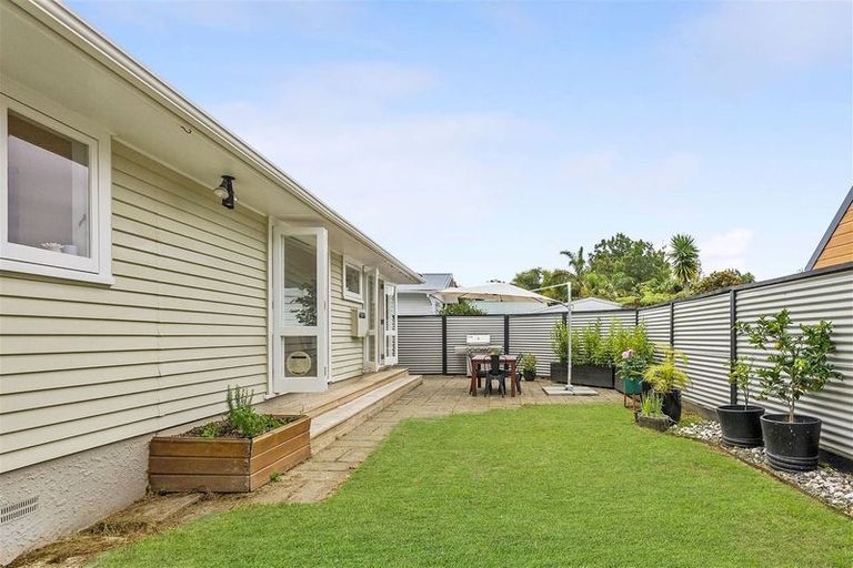 Photo of property in 11 Lynden Avenue, Hillcrest, Auckland, 0627