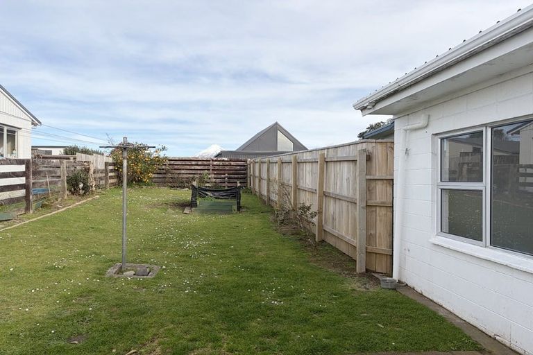 Photo of property in 8a Banks Street, Marfell, New Plymouth, 4310