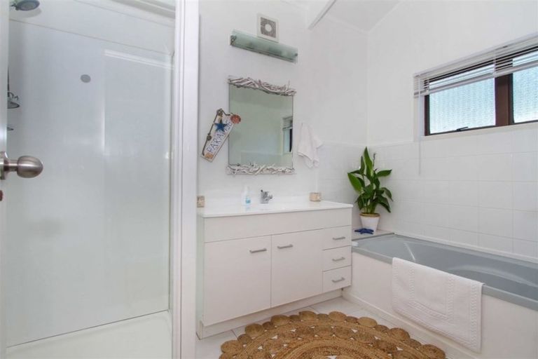 Photo of property in 155 Vipond Road, Stanmore Bay, Whangaparaoa, 0932