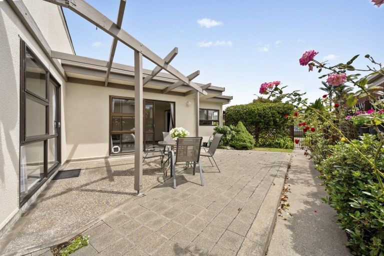 Photo of property in 2/386 Gloucester Street, Taradale, Napier, 4112
