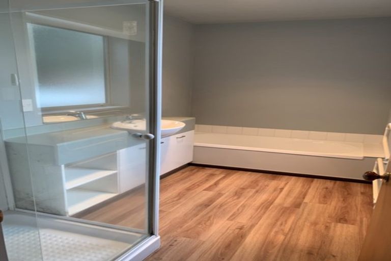 Photo of property in 139 Blighs Road, Strowan, Christchurch, 8052