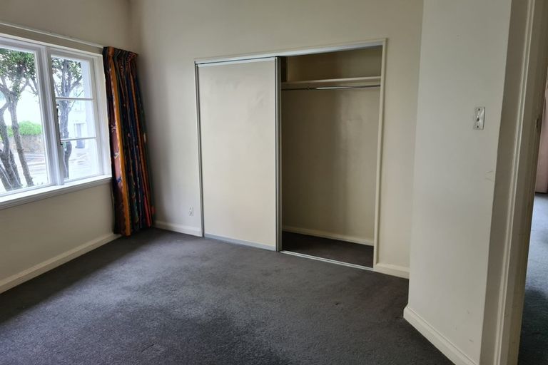 Photo of property in Olympus Flats, 1/280 Oriental Parade, Oriental Bay, Wellington, 6011
