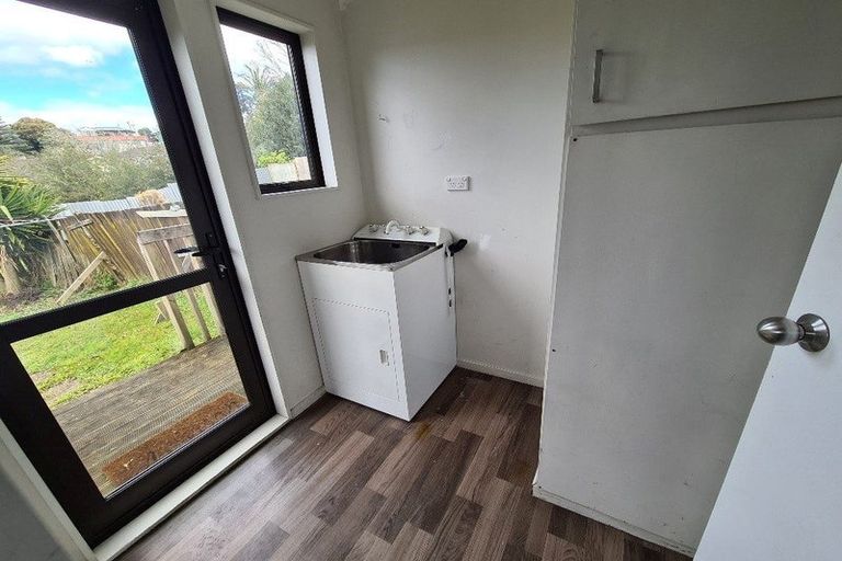 Photo of property in 28 Beauchamp Drive, Massey, Auckland, 0614