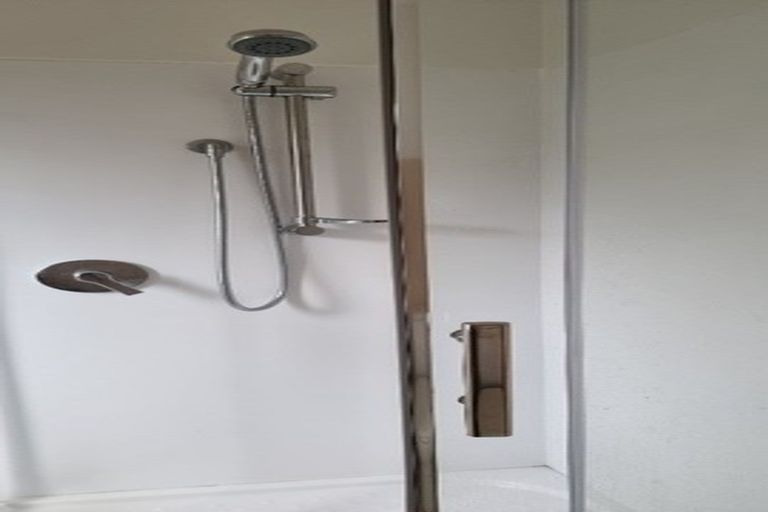 Photo of property in 18 Cheryl Place, Hillcrest, Auckland, 0627