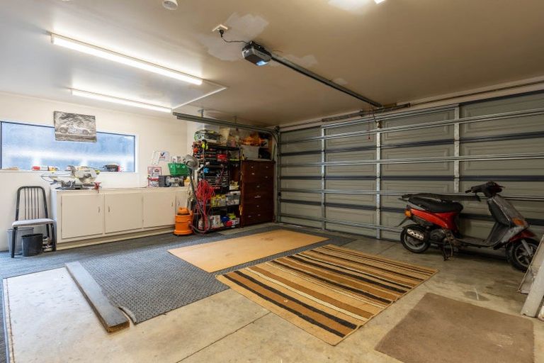 Photo of property in 11 Ruapehu Drive, Fitzherbert, Palmerston North, 4410