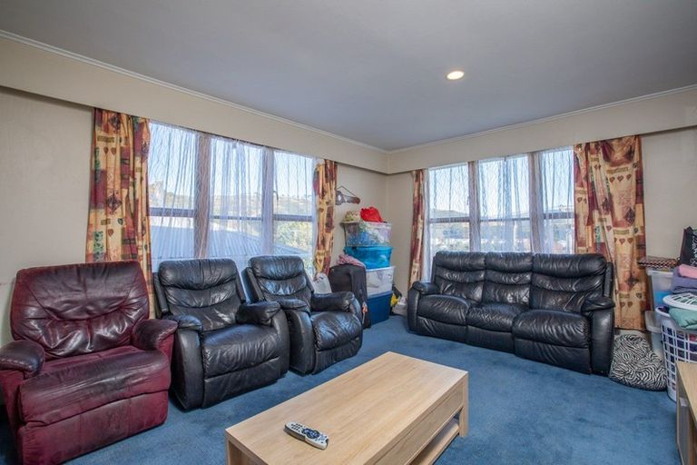 Photo of property in 25 Northumberland Street, Cannons Creek, Porirua, 5024