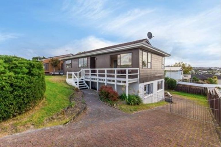 Photo of property in 162 Luckens Road, West Harbour, Auckland, 0618