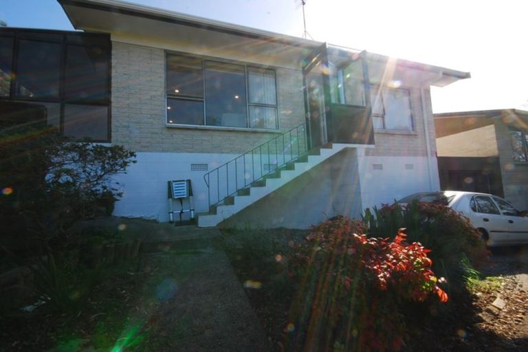 Photo of property in 1/52 Knightsbridge Drive, Forrest Hill, Auckland, 0620