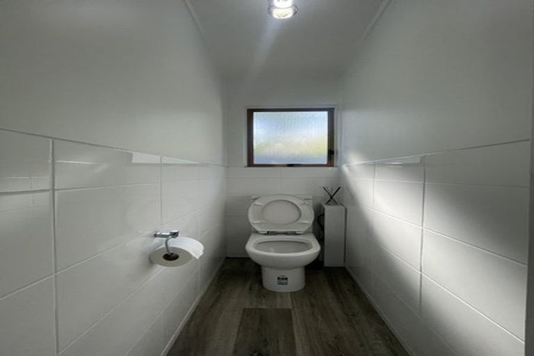 Photo of property in 2/43 Seaton Road, Murrays Bay, Auckland, 0630