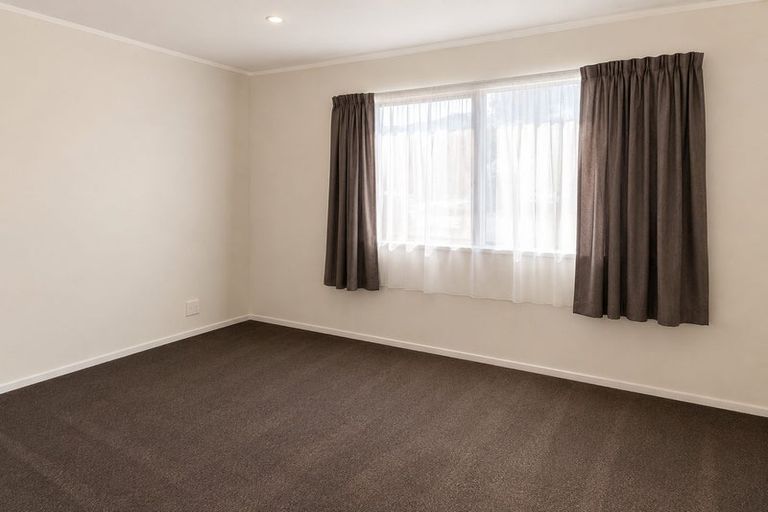 Photo of property in 56 Sutton Crescent, Papakura, 2110
