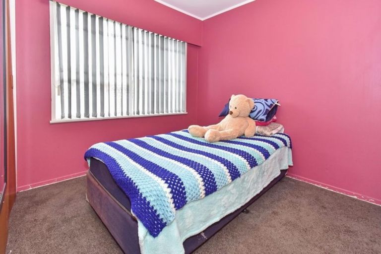 Photo of property in 2/20 Gibbons Road, Weymouth, Auckland, 2103