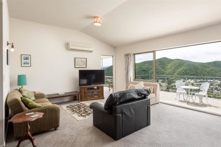 Photo of property in 28a Moana View Road, Waikawa, Picton, 7220