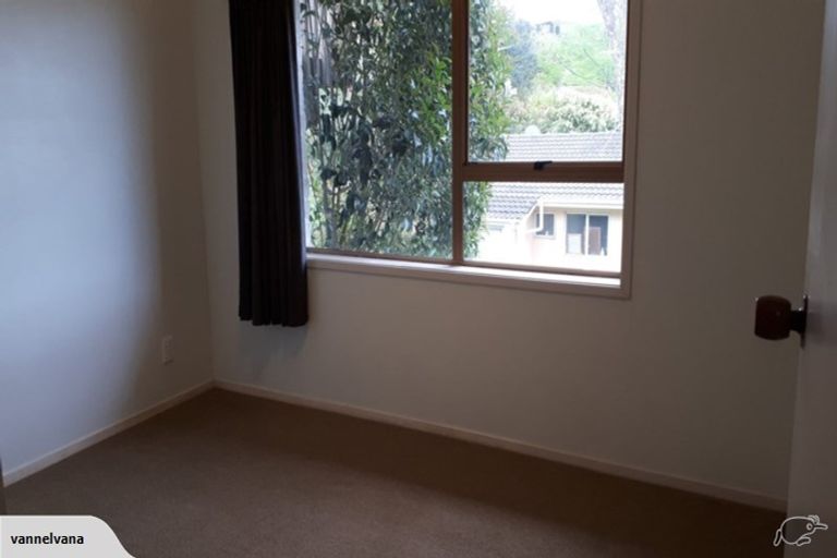 Photo of property in 2/16 Malters Place, Browns Bay, Auckland, 0630