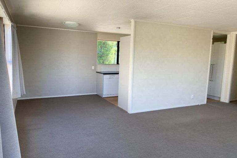 Photo of property in 1/35 D'oyly Drive, Stanmore Bay, Whangaparaoa, 0932