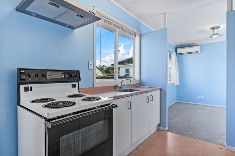 Photo of property in 1/12 Cresta Avenue, Beach Haven, Auckland, 0626