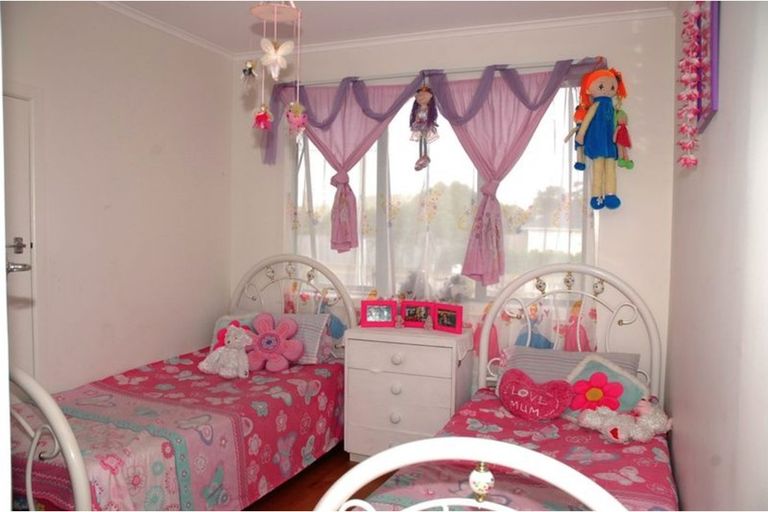 Photo of property in 11 Tiraumea Drive, Pakuranga, Auckland, 2010