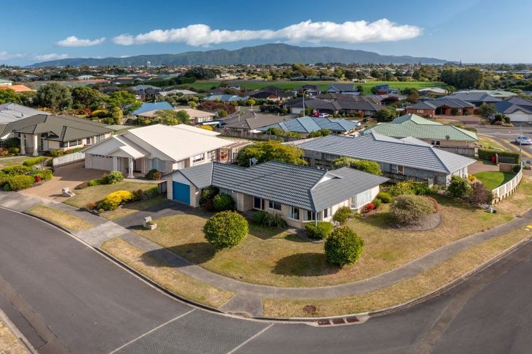 Photo of property in 2 Crown Hill, Paraparaumu, 5032