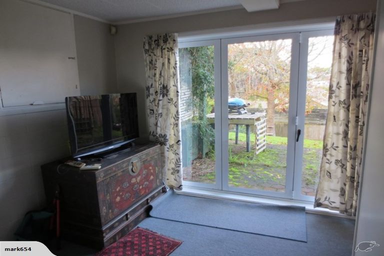 Photo of property in 39 Woodstock Road, Forrest Hill, Auckland, 0620