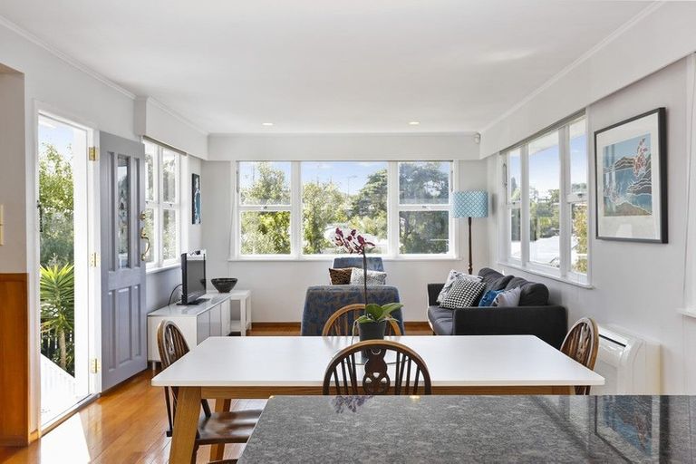 Photo of property in 39 Tahi Terrace, Glen Eden, Auckland, 0602