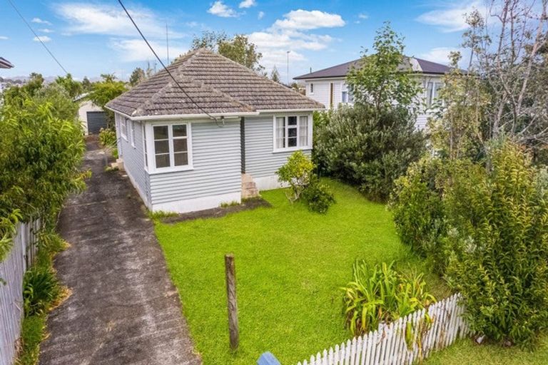 Photo of property in 16 Brains Road, Kelston, Auckland, 0602