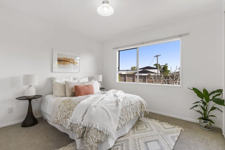 Photo of property in 1/8 Drome View Place, Beach Haven, Auckland, 0626