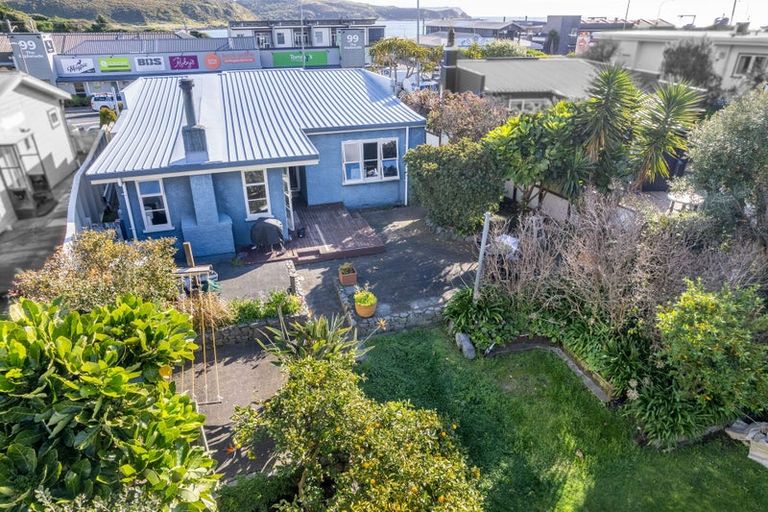Photo of property in 126 Mana Esplanade, Paremata, Porirua, 5026