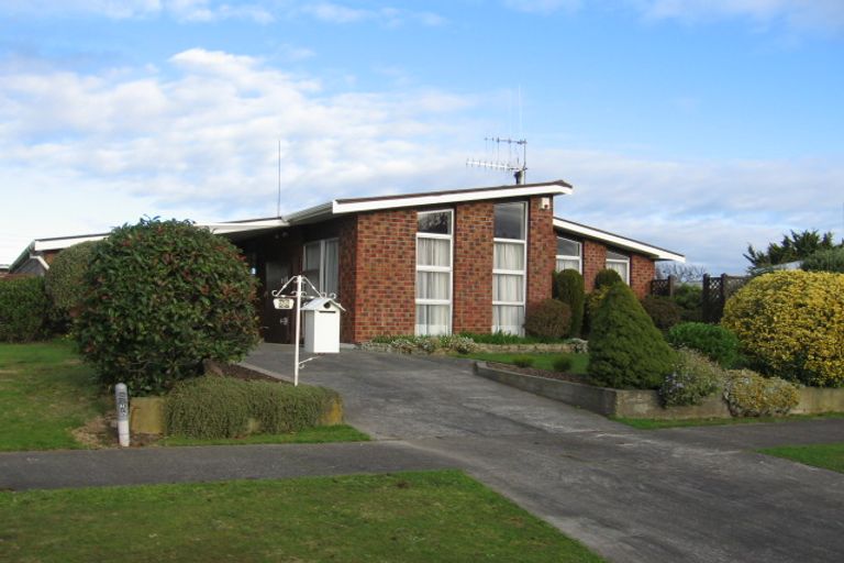 Photo of property in 28 Palliser Place, Milson, Palmerston North, 4414