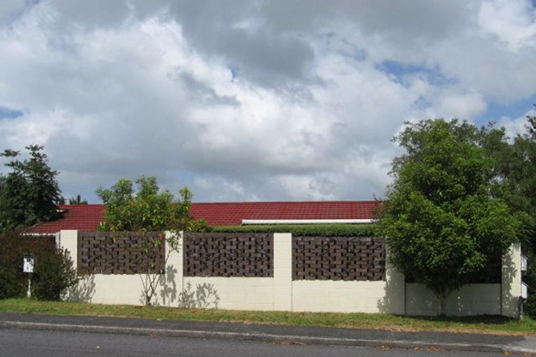 Photo of property in 61 Ravenwood Drive, Forrest Hill, Auckland, 0620