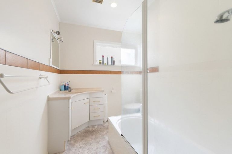 Photo of property in 37 Mcinnes Road, Weymouth, Auckland, 2103