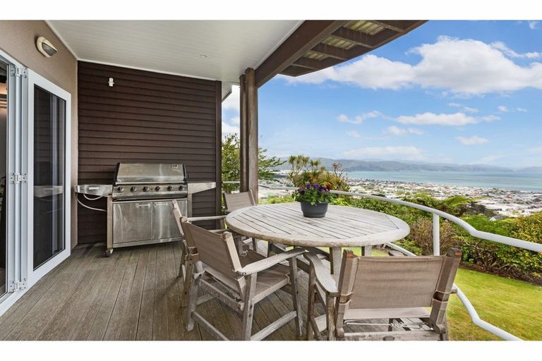 Photo of property in 15 George Gee Drive, Korokoro, Lower Hutt, 5012