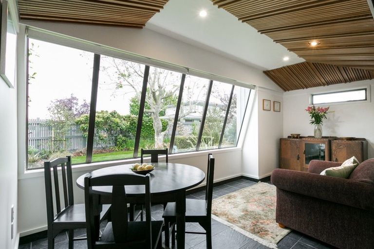 Photo of property in 2 Matthews Place, Taradale, Napier, 4112