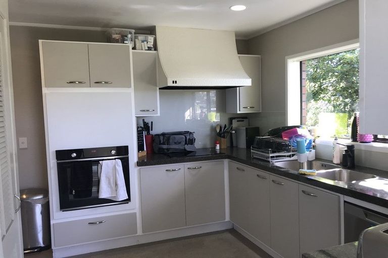Photo of property in 2/4 Penning Road, Castor Bay, Auckland, 0620