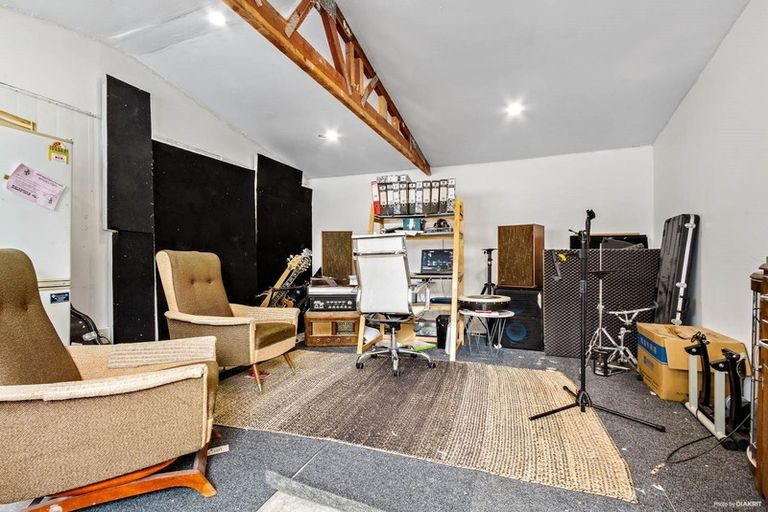 Photo of property in 2 Longreach Drive, Sunnyvale, Auckland, 0612