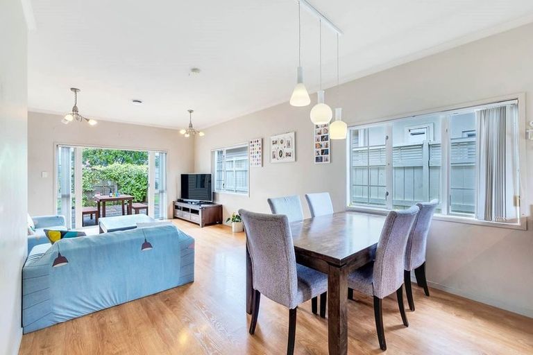 Photo of property in 10 Mulvaney Crescent, Henderson, Auckland, 0612