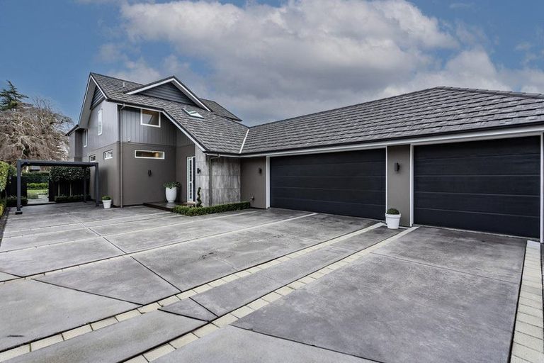 Photo of property in 2 Snowdon Road, Fendalton, Christchurch, 8052