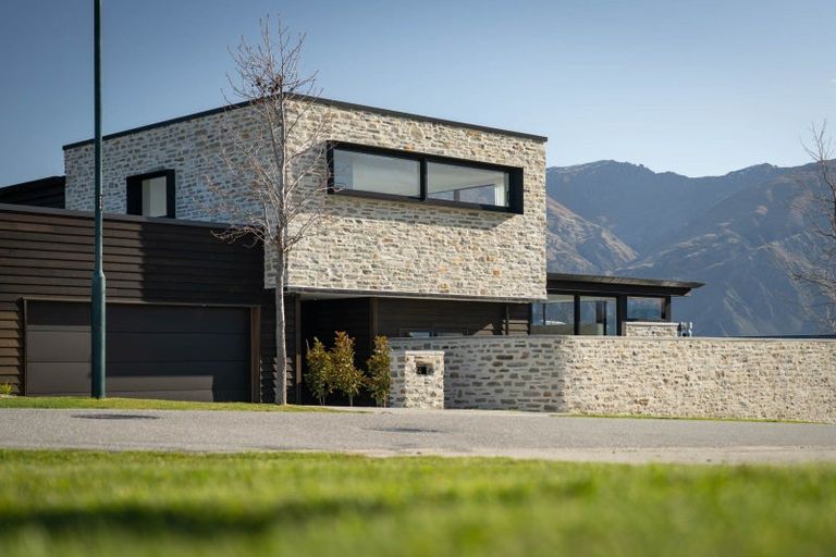 Photo of property in 34 Minaret Ridge, Wanaka, 9305