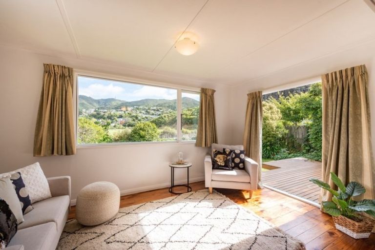 Photo of property in 15 Sunshine Avenue, Karori, Wellington, 6012