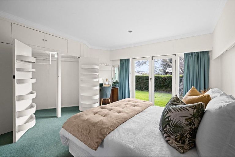 Photo of property in 16 Howard Road, Taradale, Napier, 4112