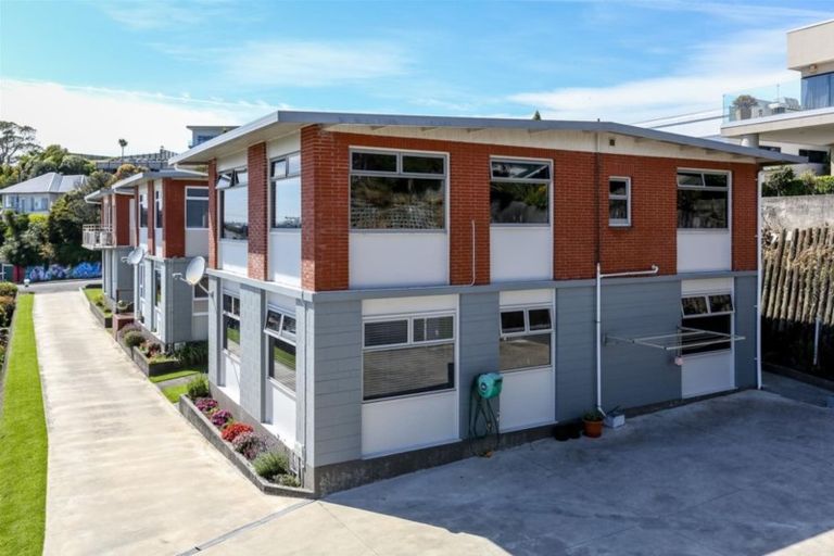 Photo of property in 14 South Road, Moturoa, New Plymouth, 4310